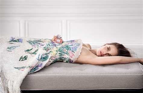 Wallpaper Natalie Portman Actress Brunette Lying Down Dress