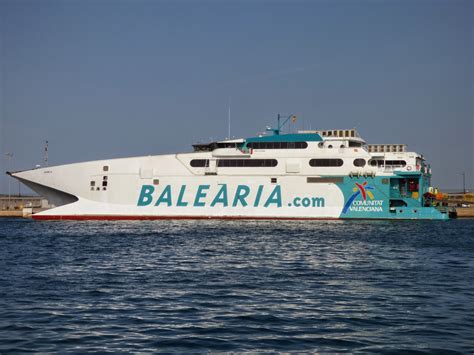 Ferrybalear El Fast Ferry Jaume Ii De Baleària Entra