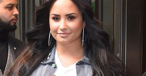demi lovato shows cellulite as she encourages body positivity with
