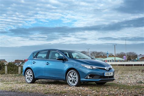 toyota auris hybrid owner reviews mpg problems reliability carbuyer