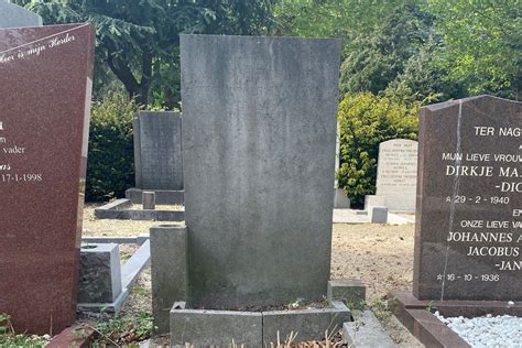 nederlandse oorlogsgraven begraafplaats oud eik en duinen den haag tracesofwarnl