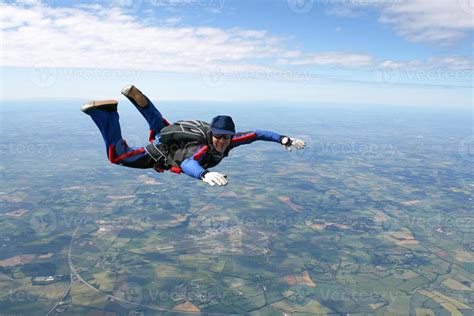 skydiver  freefall  stock photo  vecteezy