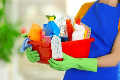 these are the household cleaning chemicals you should never mix the