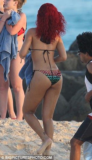 News About Your Favorite Celebrity Rihanna Looks Hot In
