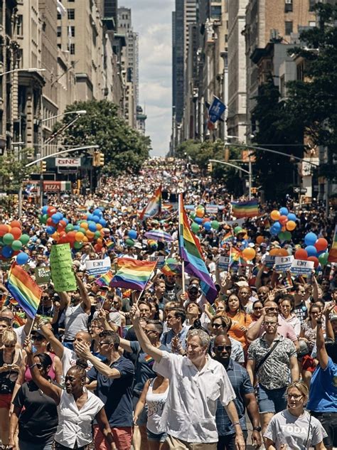 así se vivió el desfile del orgullo gay en nueva york