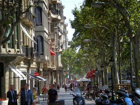 city travel guides passeig de gracia street