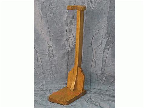 vertical stand    display  kukri   upright position