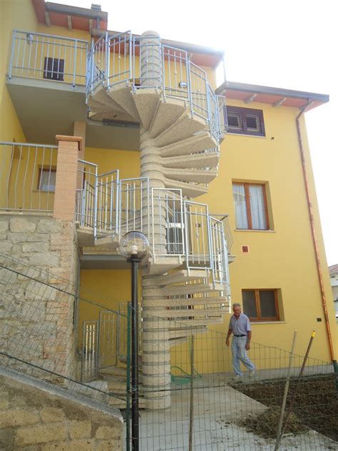 Trova tantissime idee per scale esterne coperte in vetro. Scala a chiocciola - Scala elicoidale - ICEM s.r.l.