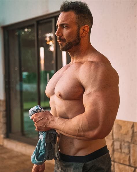 muscle lover south african huge bodybuilder noel deyzel