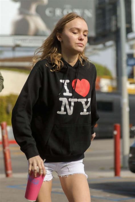 Lily Rose Depp In White Shorts At Pinches Tacos 02 Gotceleb