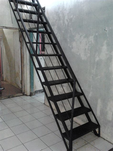 desain tangga besi desain properti indonesia