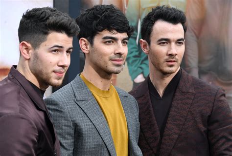 joe jonas compared the jobros breakup to this hilarious meme and it s