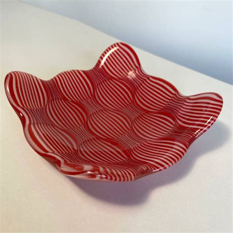 Red And White Optical Illusion Fused Glass Dish Etsy Uk