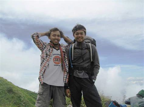 15 Pendaki Ganteng Indonesia Yang Bikin Semangat Mendaki