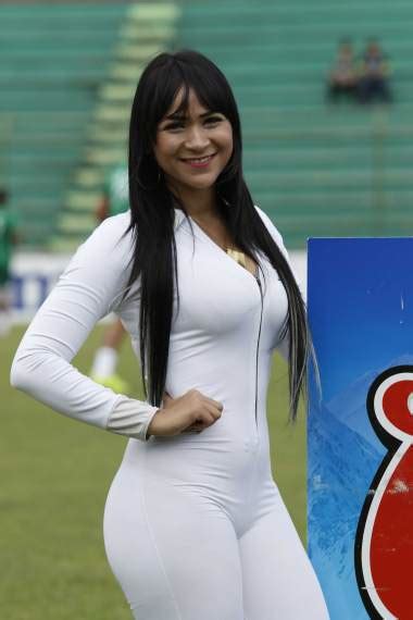 chicas sexys saltos y pedradas así se vive el clásico