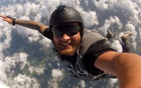 22 Unbelievable Extreme Selfies That Are So Awesome They Should Win