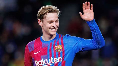 frenkie de jong manchester united close  signing barcelona midfielder kemi filani