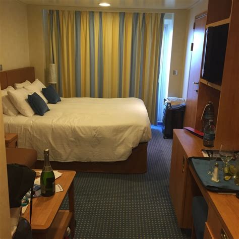 carnival breeze cabins  staterooms