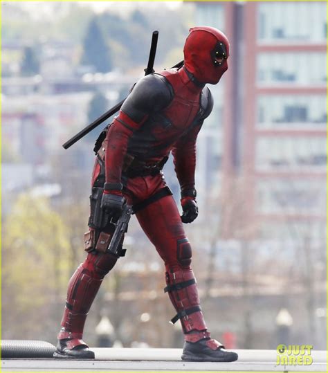 Ryan Reynolds S Full Deadpool Suit Gets Pictured On Set
