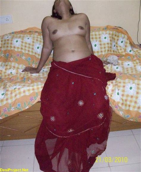 indian hot aunty removeing red saree and blouse to showing boobs pussy and ass nude [part 1