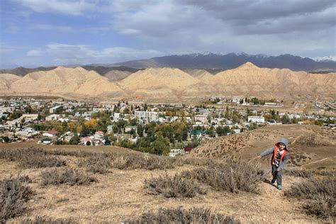 Вид на город Нарын с ближайшей горы Киргизия 2015 sexmotor — livejournal