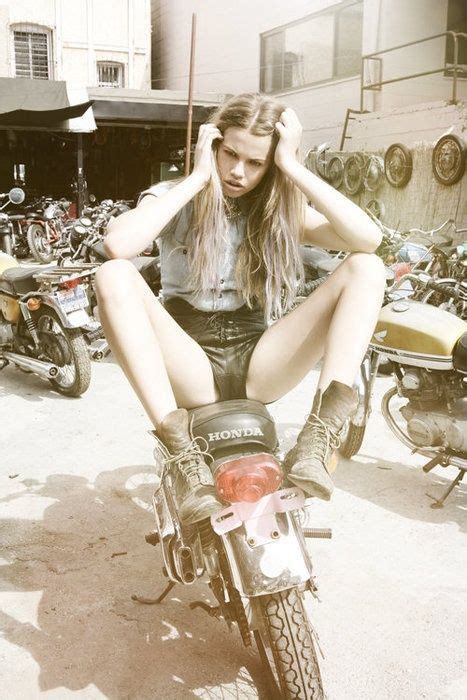 Pin By Dyan H On Girlz Girlz Girlz Biker Girl Motorcycle Girl Bikes
