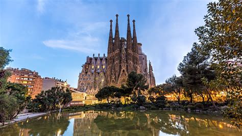 sagrada familia  beautiful    barcelona landmark