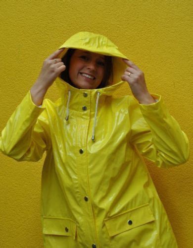 yellow pvc hooded raincoat regenkleidung regenmantel