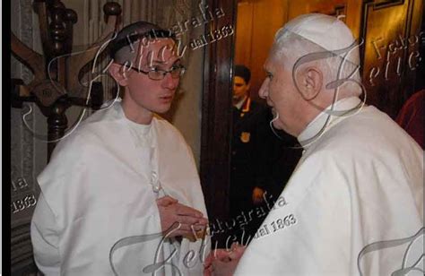 roman catholic vocations  tonsure   vatican     eyes