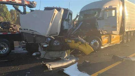 highway  reopens  mutli vehicle crash  manteca