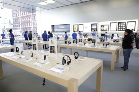 apple wins trademarks  apple store design  layout