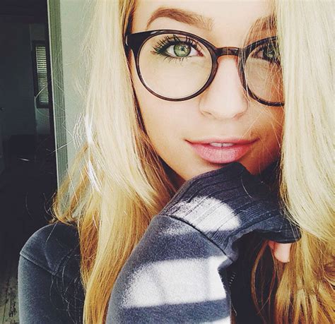 hot girls wearing glasses 30 pics