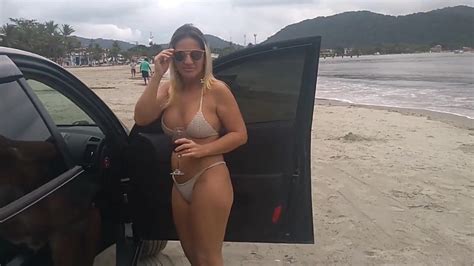 Angelica Milf Na Praia De Bikini Fio Dental Se Exibindo De