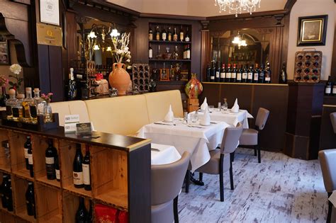 galerie alte kanzlei ihrem klassischen italienischen restaurant mit charakter  frankfurt