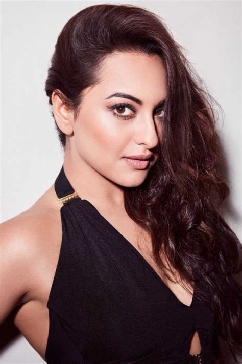 Sonakshi Sinha Photos [hd] Latest Images Pictures Stills Of Sonakshi