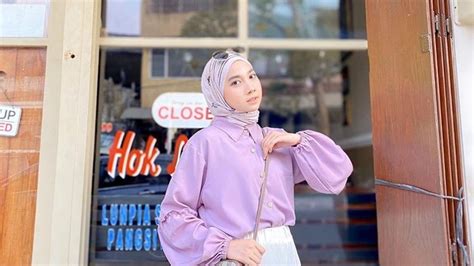 tips melakukan mix  match hijab pakai outfit warna lilac avanascarf