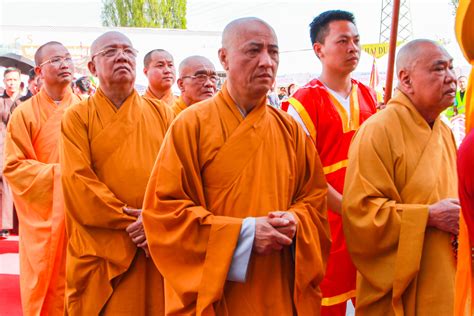 buddhism practiced   vietnamese minority   czech republic