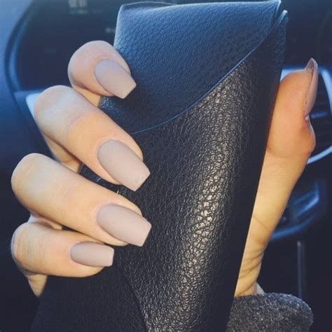 10 fabulous nude nails to complement your back to school