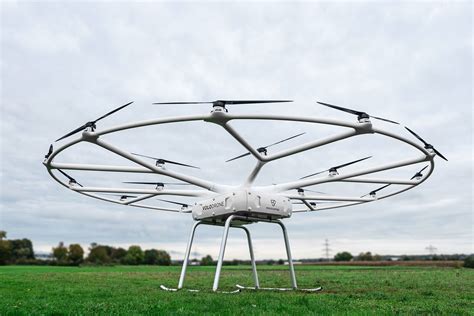 volodrone volocopter devoile  drone capable de transporter jusqua  kg