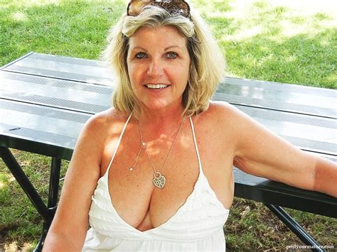 women with a nice cleavage mature porn and nude pics