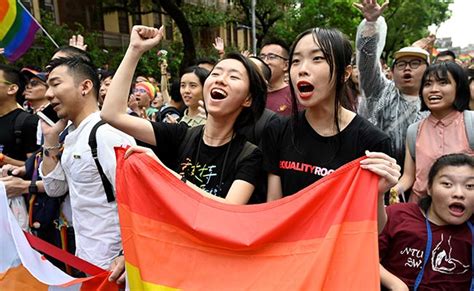 Taiwan Legislature Approves Asia S First Same Sex Marriage Law