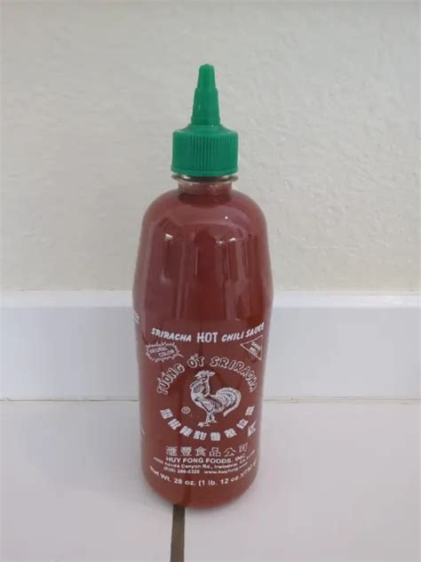 Sealed Sriracha Hot Chili Sauce Bottle 28 Oz 08 2024 Expiration