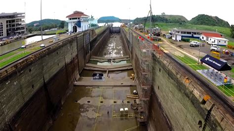 Miraflores locks panama canal