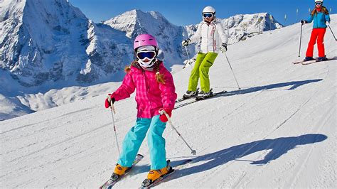 experts guide   survive  family ski trip travel  times