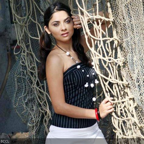 Sonali Kulkarni Hot In Zapatlela 2 Photos ~ Actress Navel