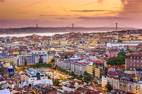 fall  love  lisbon portugal travel center blog
