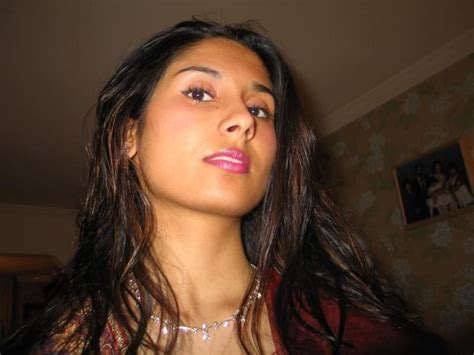 Desi Girls Beautiful Neck And Nose Posing Rare Photos ~ Hot Wallapers