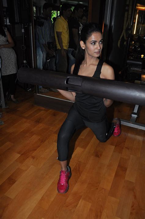 Actress Sonal Chauhan Looking Hot In Gym Photos ~ Cinema Actress And
