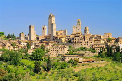 san gimignano the town that towers over the tuscan countryside