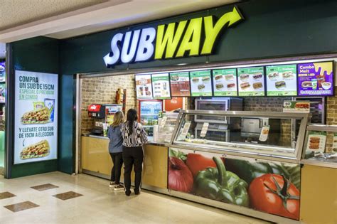subway closed    stores   united states  year